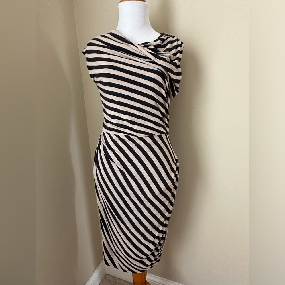 Anthropologie dress in XS, excellent condition tan and black